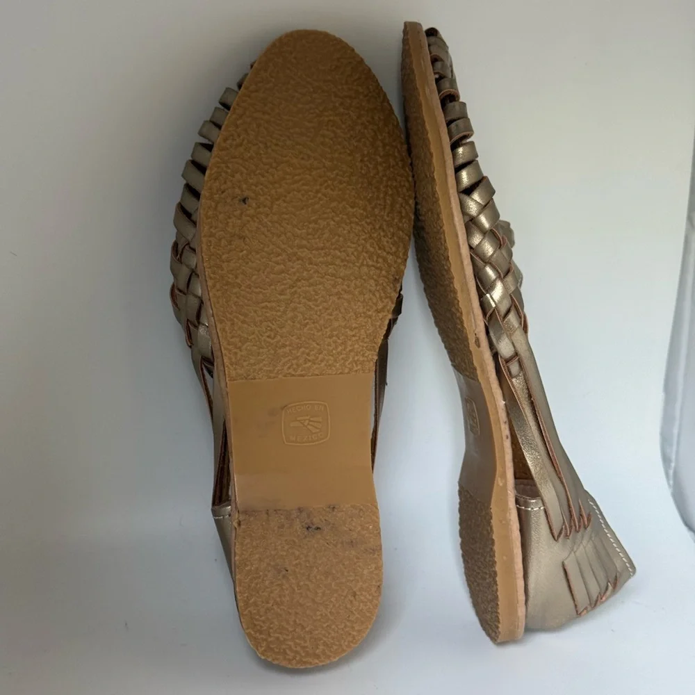 Women's Metallic Gold Woven Huarache Flats - Picture 5 of 6